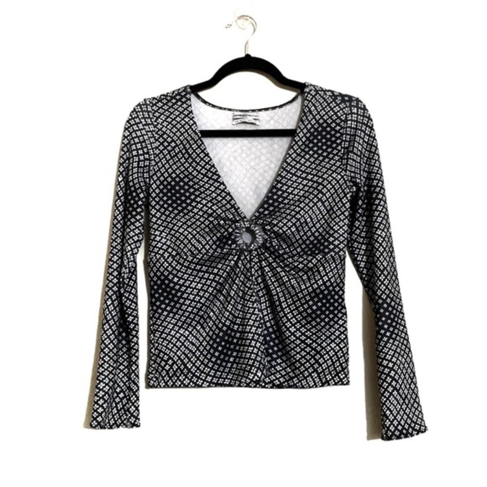 URBAN OUTFITTERS Long Sleeve V-Neck Top